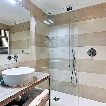 Ferretti Majestichouse 4*