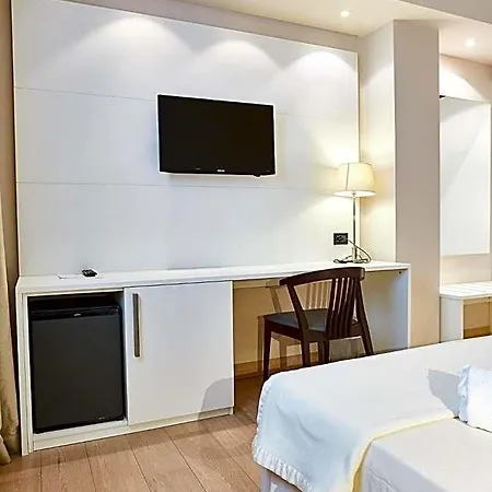 Ferretti Majestichouse 4*