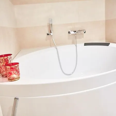 Ferretti Majestichouse 卡斯泰内多洛