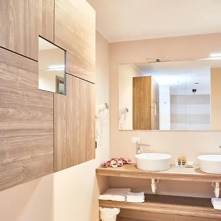 Ferretti Majestichouse 4* 卡斯泰内多洛