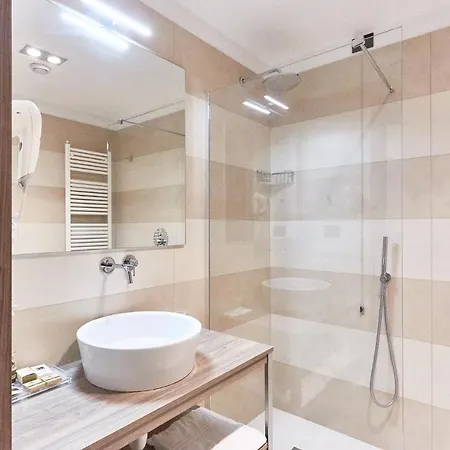 酒店 Ferretti Majestichouse 4*
