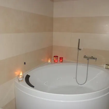 Ferretti Majestichouse 卡斯泰内多洛