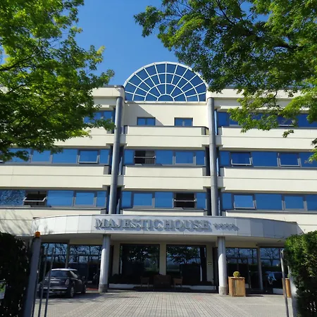 Ferretti Majestichouse 卡斯泰内多洛